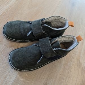 Mini Boden chukka sherpa boots